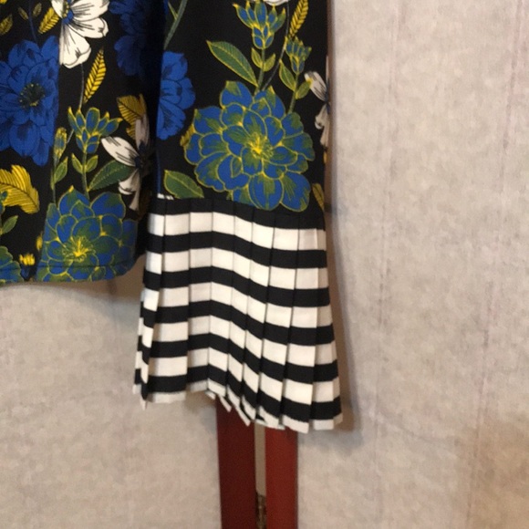 Lost and Wander button down crop Sz Small - Picture 2 of 6